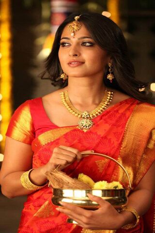 Anuska: The Radiance of Tradition ✨