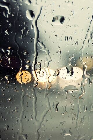 Дождь на стекле