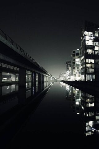 Urban Reflections: A Ni..