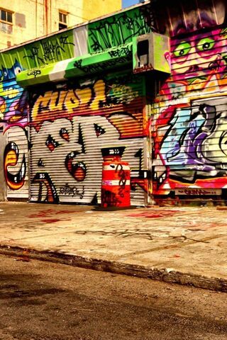 Urban Vibes: The Art of Graffiti 🎨✨