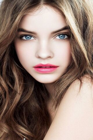 Radiant Beauty: The Allure of Barbara Palvin ✨