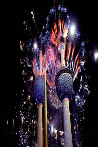 Kuwait Towers: A Dazzling Celebration of Light 🎆