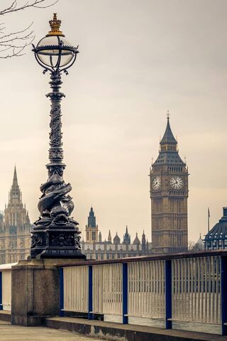 Timeless London: A Glim..