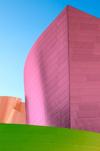 Vibrant Curves of Modern Design 🌈🏛️