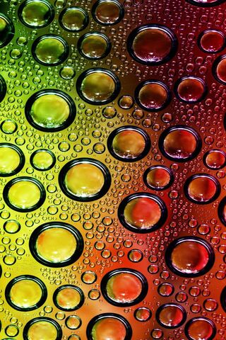 Colorful Reflections: The Art of Waterdrops 🌈💧
