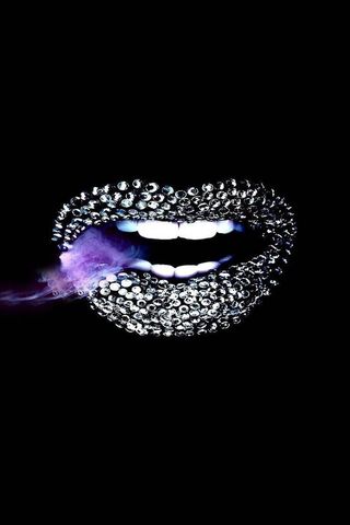 Glamorous Gleam: The Allure of Diamond Lips 💎✨