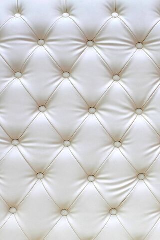 Elegance in White: The Timeless Appeal of Leather