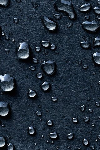 Nature's Jewels: The Beauty of Waterdrops 💧✨