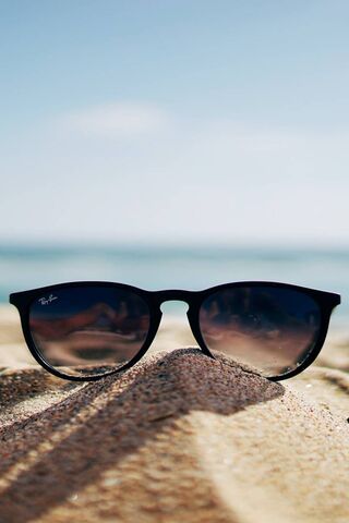 Chillin' in Style: Ray-Ban Vibes 😎🌊