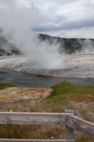Geysers of Wonder: Yellowstone's Natural Marvels 🌋✨