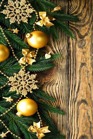 Golden Holiday Cheer: A Festive Touch