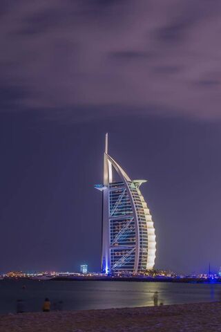 The Iconic Sail of Dubai 🌊🏙️