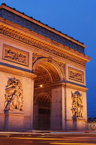 The Majestic Arc de Triomphe: A Parisian Icon 🌟