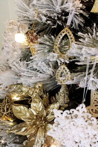Sparkling Winter Elegance: The Pov Ornament