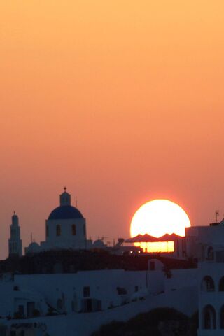 Sunset Serenity in Santorini 🌅