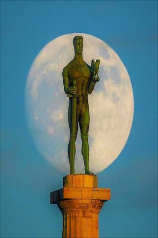 Belgrade's Guardian: A Moonlit Tribute 🌙