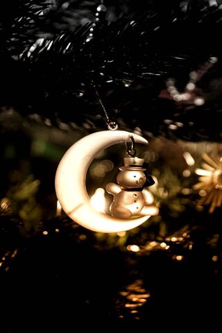 Moonlit Snowman Charm �..