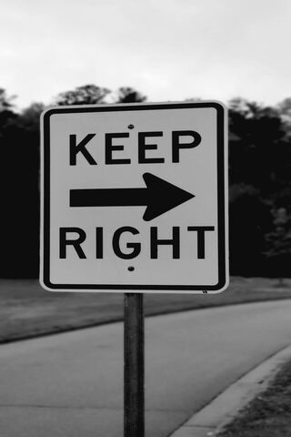 Guiding the Way: Keep Right! 🚦➡️