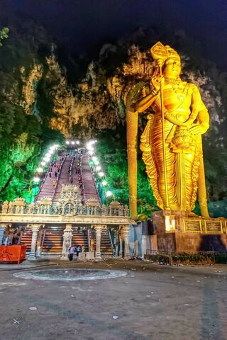 Majestic Batu Cave: A Glimpse of Spiritual Splendor 🌟