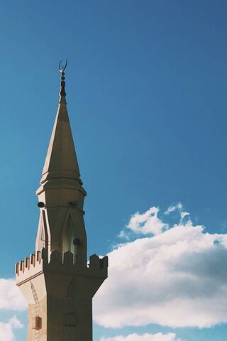Majestic Minaret: A Symbol of Faith 🌙