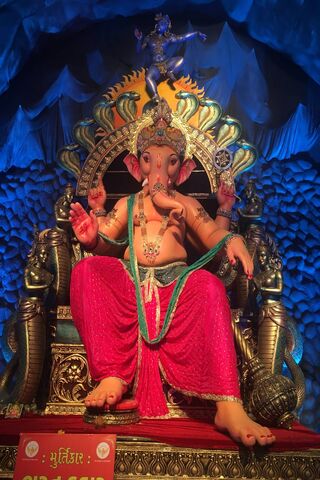 Divine Presence: The Ma..
