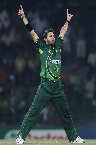 Shahid Afridi: The Cricket Legend in Action! 🏏✨