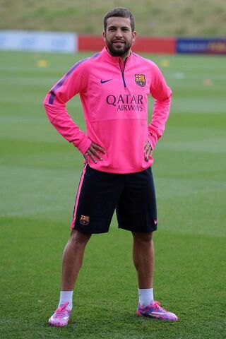 Jordi Alba: The Dynamic Defender in Action! ⚽️💖