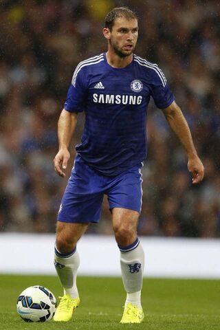 Bane Ivanovic: The Chelsea Defender in Action ⚽️💙