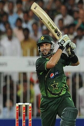 Shahid Afridi: The Cricketing Legend in Action! 🏏✨
