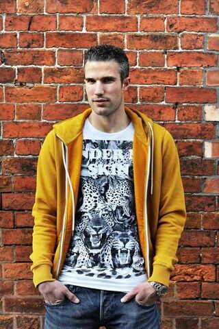 Van Persie: The Striker in Style ⚽✨