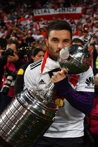 Victory Kiss: The Nacho Campeón Moment! 🏆❤️