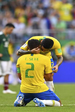 Thiago Silva: A Moment of Triumph and Team Spirit 🇧🇷⚽