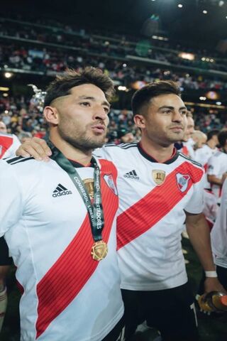 Celebrating Victory: Pity Martínez's Glory Moment 🏆⚽