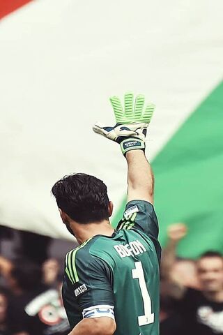 The Legend of Gianluigi Buffon: A Goalkeeper's Farewell 👋⚽