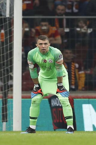 Guarding the Goal: Fernando Muslera in Action! 🥅⚽