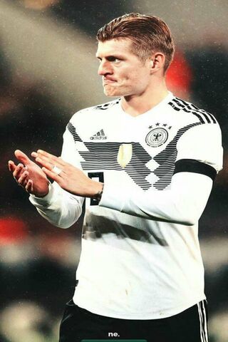 Toni Kroos: The Maestro of Midfield 🎶⚽
