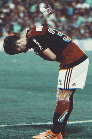 Diego Ribas: A Moment of Reflection on the Field ⚽️