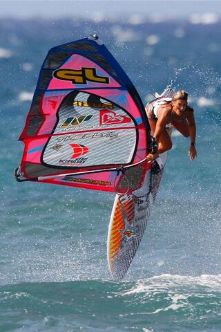 Riding the Waves: Maui's Wind and Surf Adventure 🌊🏄