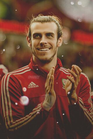 Gareth Bale: The Welsh Wonder 🌟⚽