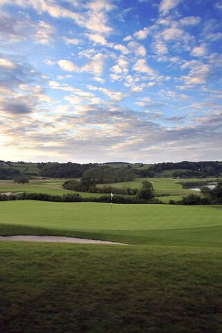 Serenity on the Greens: A Golfing Paradise ⛳️🌅