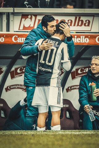 A Touch of Greatness: Juventus' Heartwarming Moment ❤️⚽