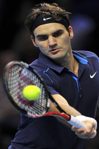 The Master of the Court: Roger Federer in Action 🎾✨