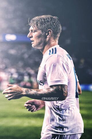Toni Kroos: Maestro of the Midfield 🎶⚽