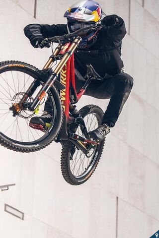 Gravity-Defying Thrills: The Art of Freestyle Biking 🚴 💨