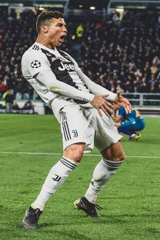 Ronaldo's Epic Celebrat..