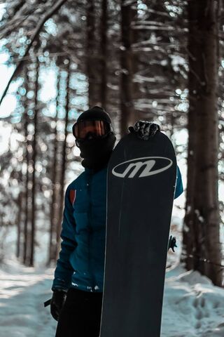 Chillin' on the Slopes: Snowboard Vibes 🏂❄️