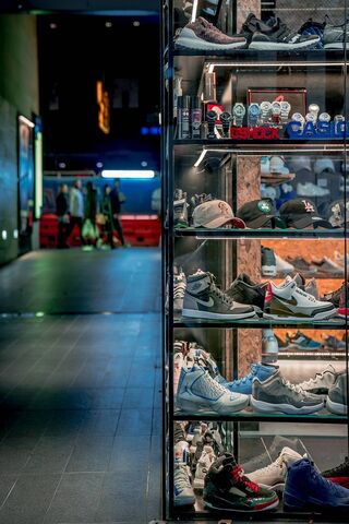 Sneaker Haven: A Glimpse into Sydney's Footwear Paradise 👟✨