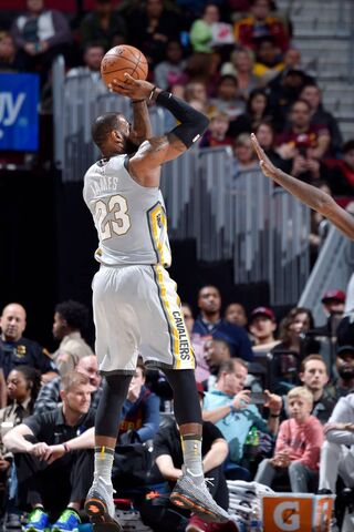 LeBron James: The King in Action! 🏀👑
