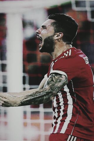 Victory Roars: Guerrero's Triumph with Olympiakos! ⚽️🔥