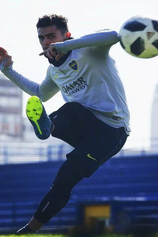 Mastering the Art of Football: Pavon in Action ⚽️🔥